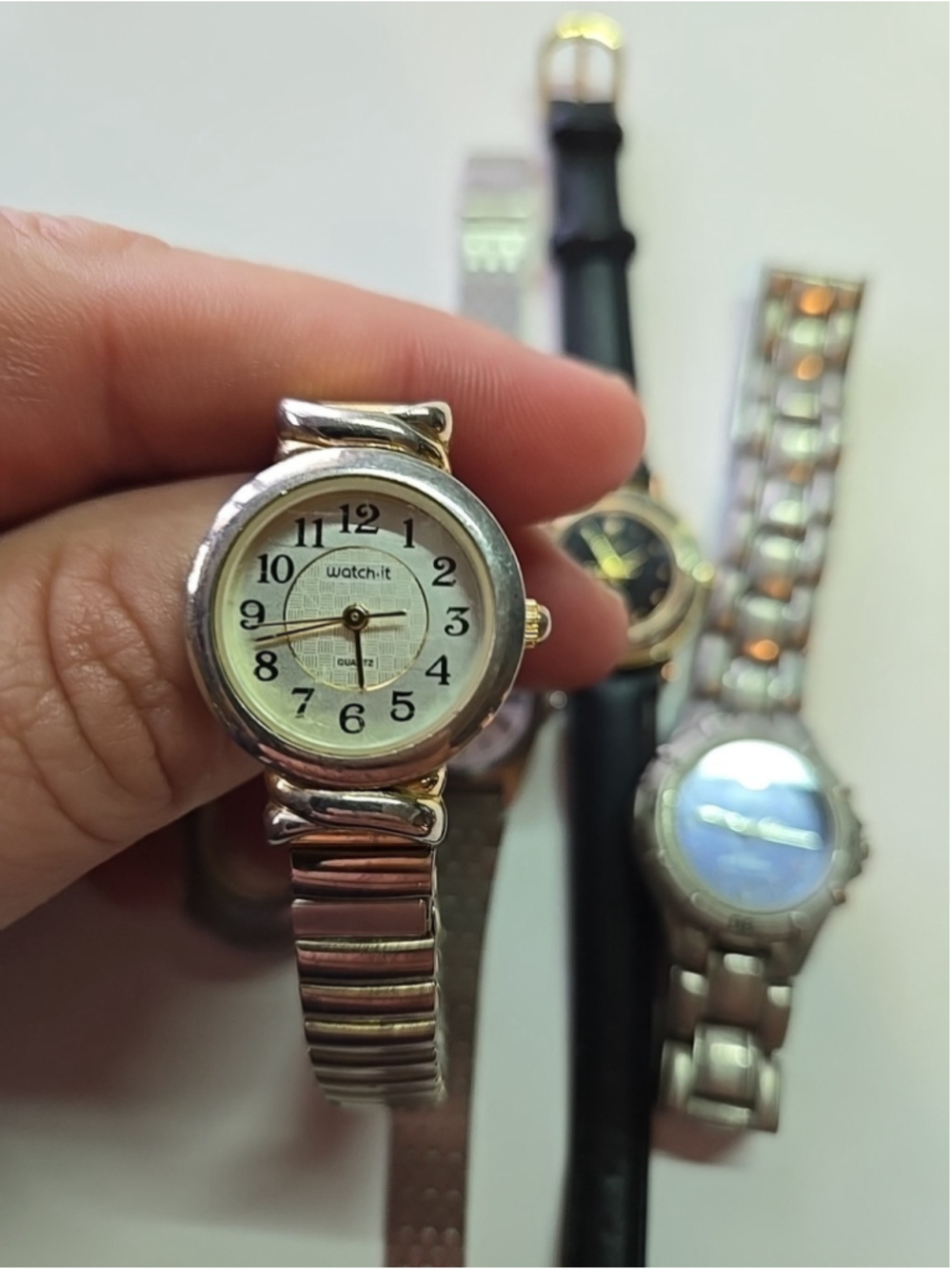 Five Vintage Women's Watches All Different Kinds For Parts Or Repair - Picture 6 of 12